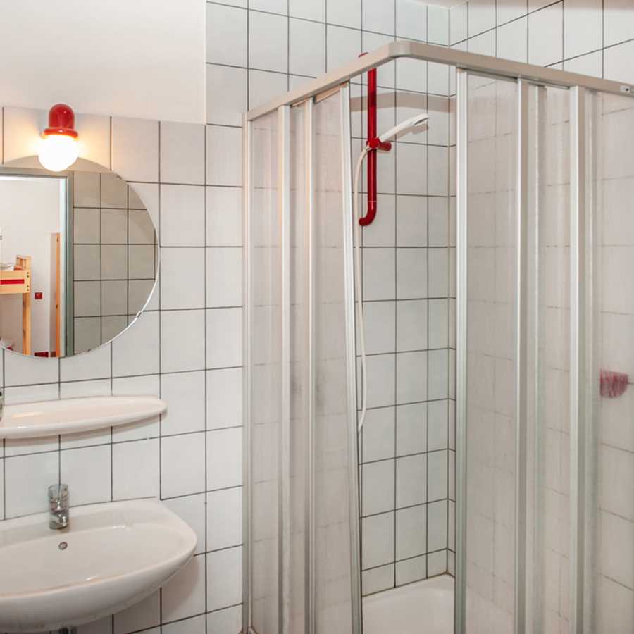gruppenhaus-deutschland-matrosenkoje-6-badezimmer-bild 1.jpg